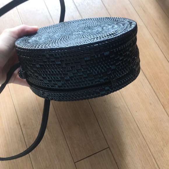 Adorable black round rayan bag by The Canyon - Picture 7 of 7